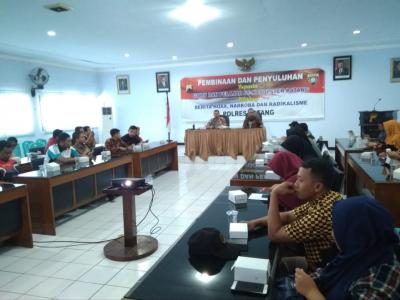 warga-sekolah-harus-lawan-radikalisme