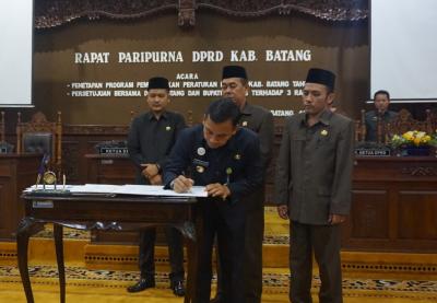 penandatanganan-persetujuan-tiga-perda