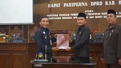 DPRD Setujui Tiga Raperda Pemkab Batang