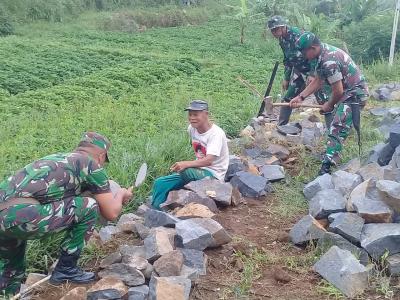 karya-bakti-tni-sasar-pembangunan-irigasi-di-desa-jambangan-batang