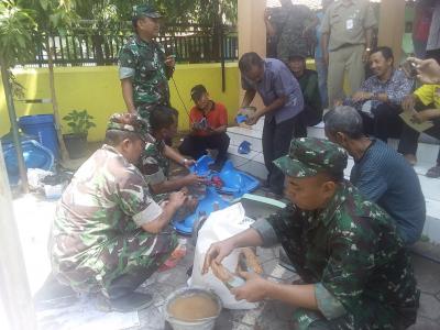 sukses-berikan-pelatihan-pembuatan-jamban-danramil-subah-rambah-kecamatan-lain