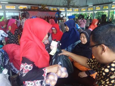 Bazar Murah di Batang Meriahkan HUT Dharma Wanita dan Korpri