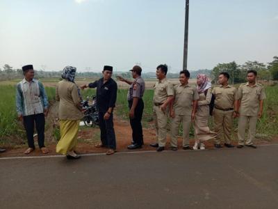 kades-kalangsono-serahkan-penghasilan-untuk-kegiatan-sosial