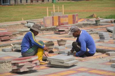 PASANG PAVING ALUN-ALUN BATANG