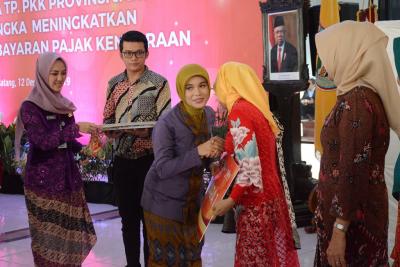 BERIKAN PENGHARGAAN KEPATUHAN PAJAK BERMOTOR