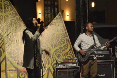 NYANYIKAN LAGU ALAS ROBAN