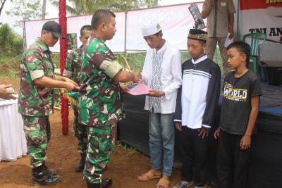 peringati-hari-juang-tni-ad-kodim-0736-batang-berikan-bantuan-baksos