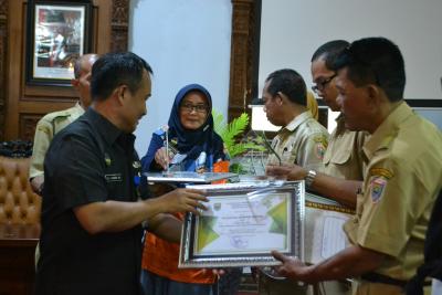 berikan-penghargaan-desa-odf