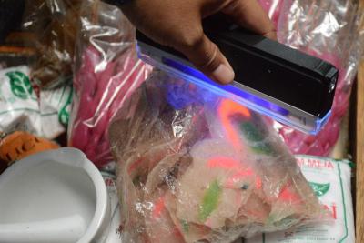 temukan-kerupuk-pewarna-tekstil