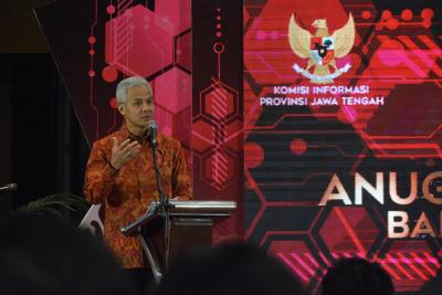 MENYAJIKAN INFORMASI INTERAKTIF DAN INOVATIF