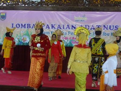 LOMBA PAKAIAN ADAT