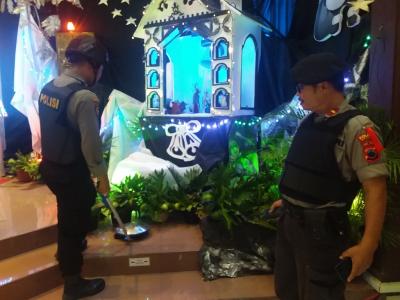 Sabhara Polres Batang Pastikan Gereja Bebas Dari Bahan Berbahaya