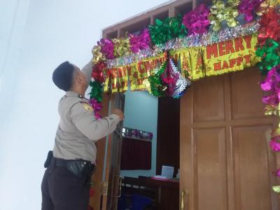 BANTU PASANG HIASAN NATAL