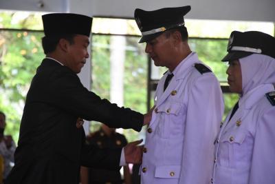 Lantik 41 Kades, Bupati Batang Nitip Alokasikan Dana Desa Untuk Jamban