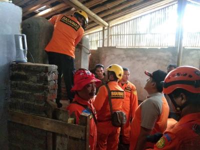 tim-bppd-batang-berhasil-evakuasi-korban-tercebur-ke-sumur