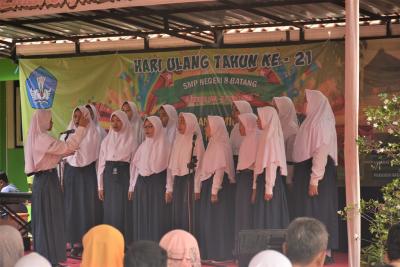 nyayikan-mars-smpn-8-batang