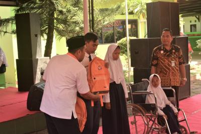 berikan-bantuan-sekolah