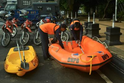 siapkan-perahu-karet