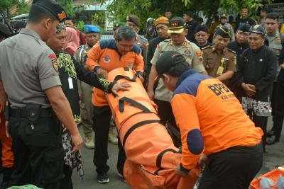 tunjukan-tandu-spinal