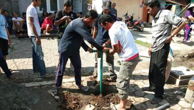 MEMBUAT RESAPAN BIOPORI