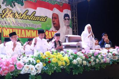 Ribuan Santri Ikuti Pengajian Habib Muhammad Luthfi Bin Yahya Dan Gus Miftah