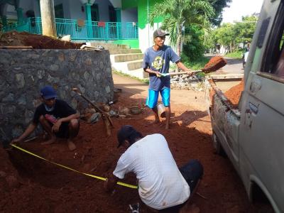 buat-tanggul-penahan-longsor