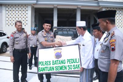 kapolres-batang-berikan-bantuan-untuk-pembangunan-masjid