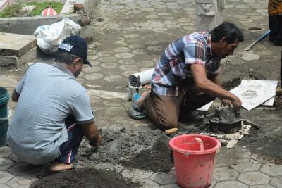 BUAT BATAKO PENUTUP BIOPORI