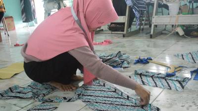 UKUR BAHAN PAKAIAN BLUS WANITA