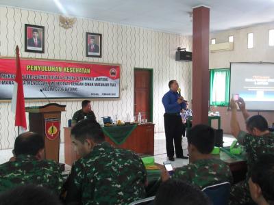 Prajurit Kodim 0736/Batang Berupaya Sehat Tanpa Obat