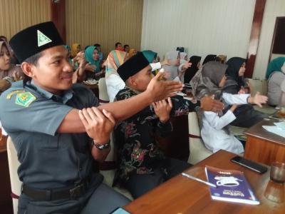 peregangan-di-tempat-kerja