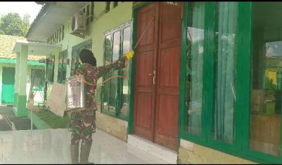 Antisipasi Virus Corona, Kodim 0736/Batang Semprotkan Desinfektan