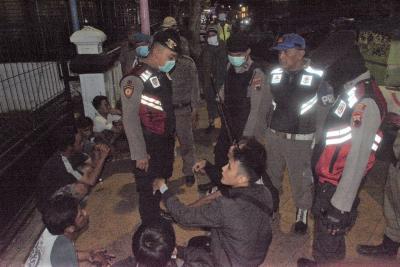 OPERASI PELAJAR YANG KELUAR RUMAH