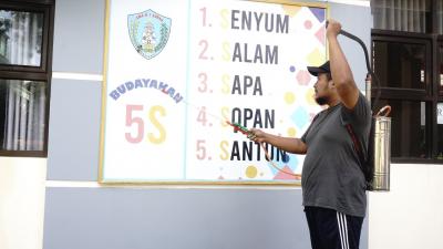 PENYEMPROTAN DESINFEKTAN