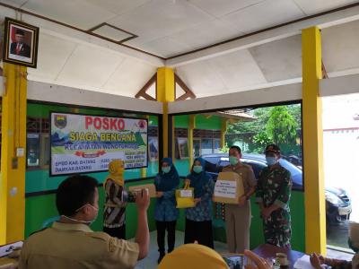 pkk-batang-berikan-bantuan-terdampak-virus-covid-19