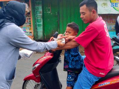 cegah-penyebaran-covid-19-forsimba-bagikan-ratusan-masker-gratis