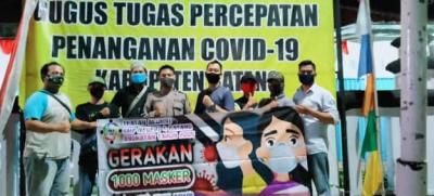ikatan-alumni-smpn-4-batang-bagikan-1000-masker-gratis