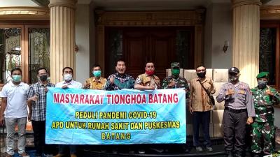 komunitas-tionghoa-batang-berikan-bantuan-apd-kepada-tenaga-medis