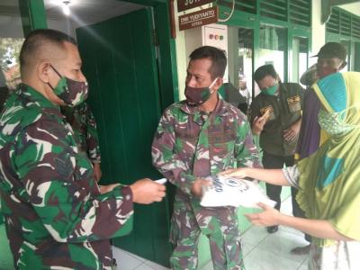 kodim-0736-batang-bagikan-zakat-bagi-terdampak-covid-19