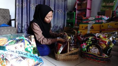 Jelang Lebaran, Pengusaha Parcel di Batang Banjir an