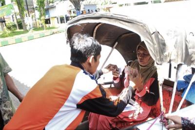 serahkan-bst-di-becak