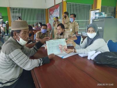 kecamatan-banyuputih-batang-salurkan-bst-untuk-1-184-kk