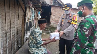 polres-dan-kodim-batang-kembali-bagikan-menu-berbuka