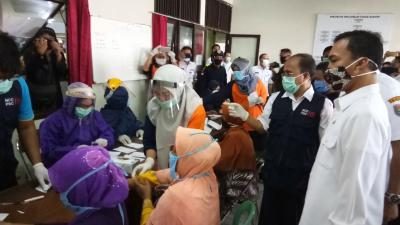 Rapid Test di  Pasar  Batang 16 Orang Pedagang Reaktif Positif Covid-19