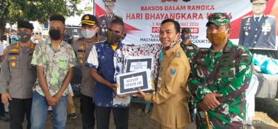 Dua Pelajar Asal Papua Terima Sembako dan Alat Sekolah