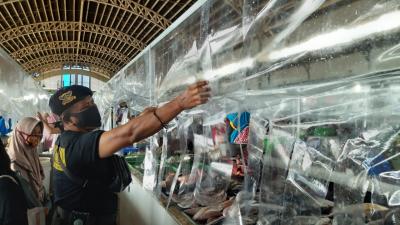 PASANG  PEMBATAS PLASTIK