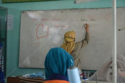 BERIKAN MATERI PELATIHAN PEMBUATAN MASKER