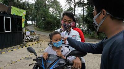 CEK SUHU BAGI PENGUJUNG WISATA