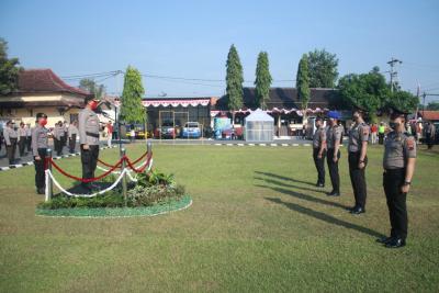 Polres Batang Gelar Upacara Kenaikan Pangkat Bintara Polri