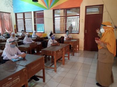 hari-pertama-masuk-sekolah-terapkan-pembelajaran-daring-dan-luring